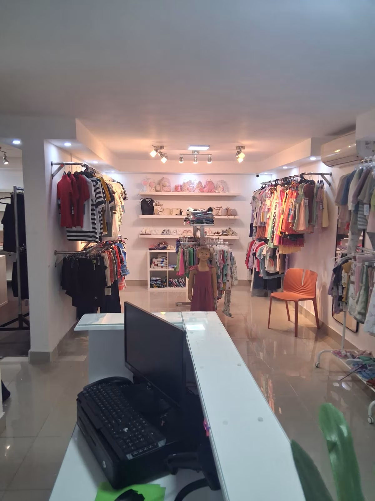 Oportunidad de Inversión: Boutique de Estreno en la Av. Winston Churchill
