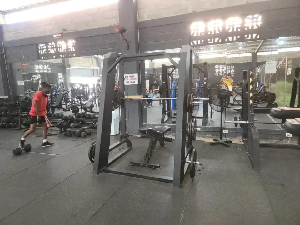 Gimnasio y Centro de Entrenamiento Deportivo con inmueble propio en Santo Domingo foto 2